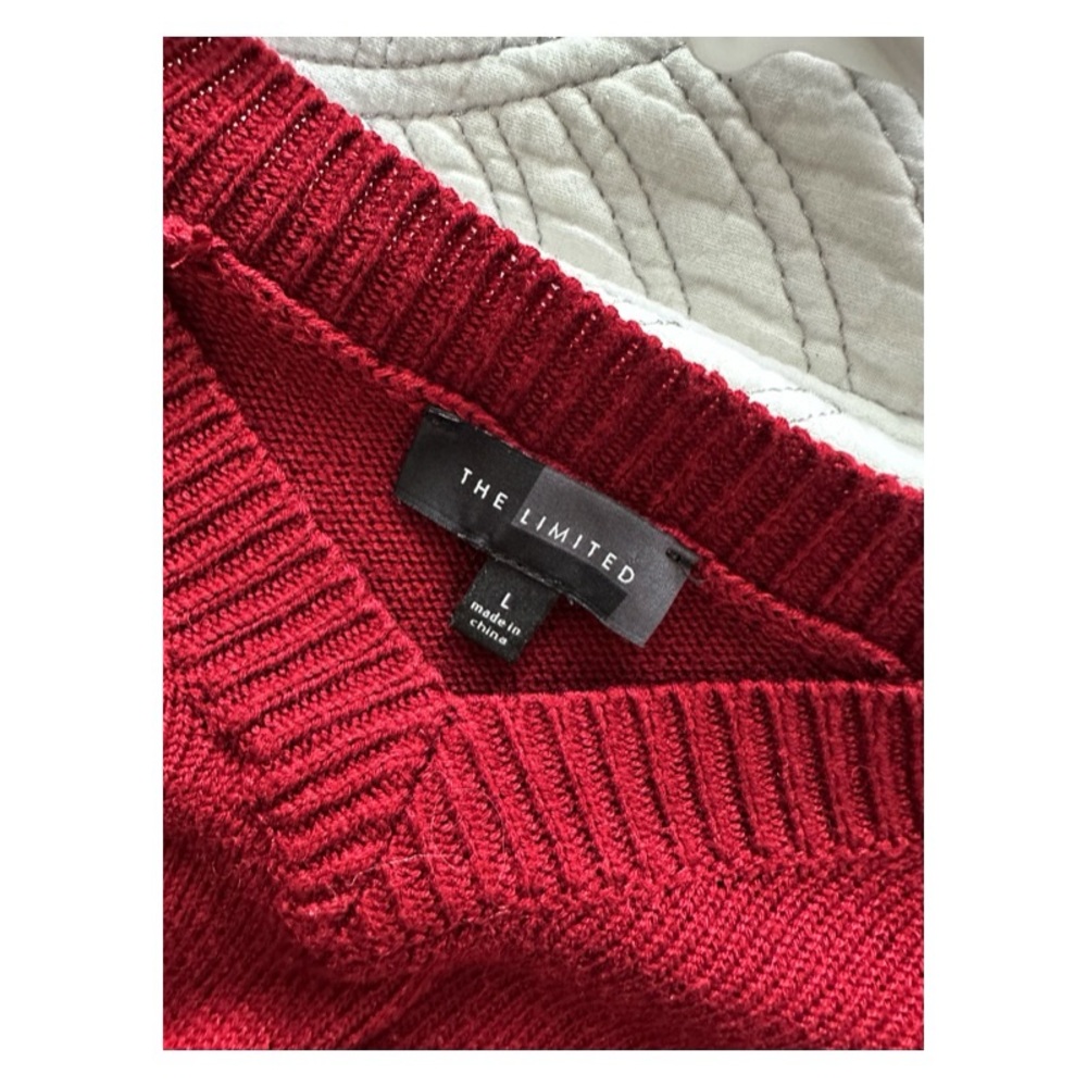 Limited Sweater - Picture 4 of 5
